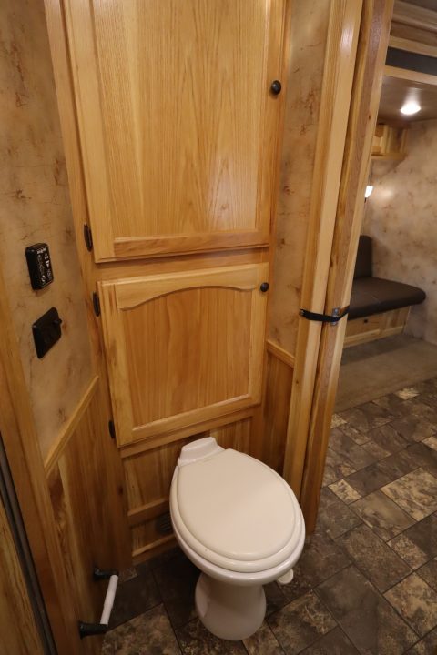 Used 2015 Lakota 3 Horse LQ Trailer