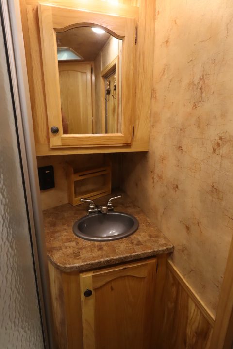 Used 2015 Lakota 3 Horse LQ Trailer