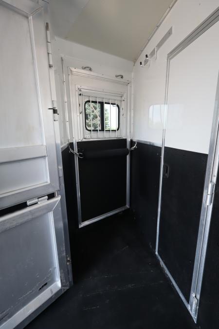 Used 2015 Lakota 3 Horse LQ Trailer