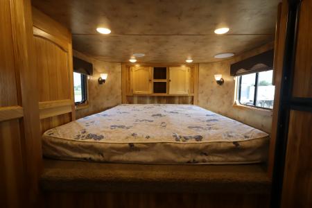 Used 2015 Lakota 3 Horse LQ Trailer