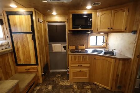 Used 2015 Lakota 3 Horse LQ Trailer