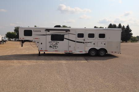Used 2015 Lakota 3 Horse LQ Trailer