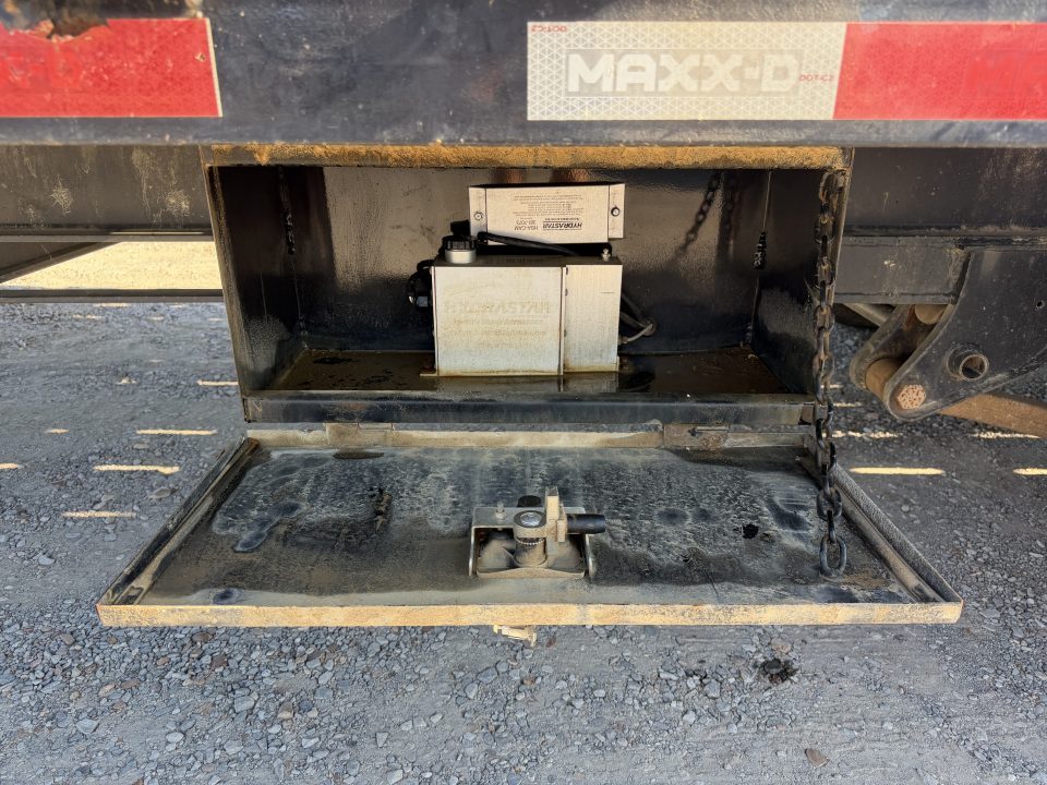 Used 2024 MAXXD 102"X28' 30K Gooseneck Flatbed Trailer