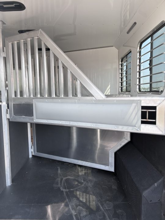 New 2027 SMC Patriot 3H 9'LQ Horse Trailer