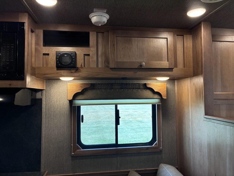 New 2027 SMC Patriot 3H 9'LQ Horse Trailer
