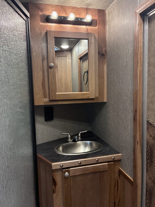 New 2027 SMC Patriot 3H 9'LQ Horse Trailer