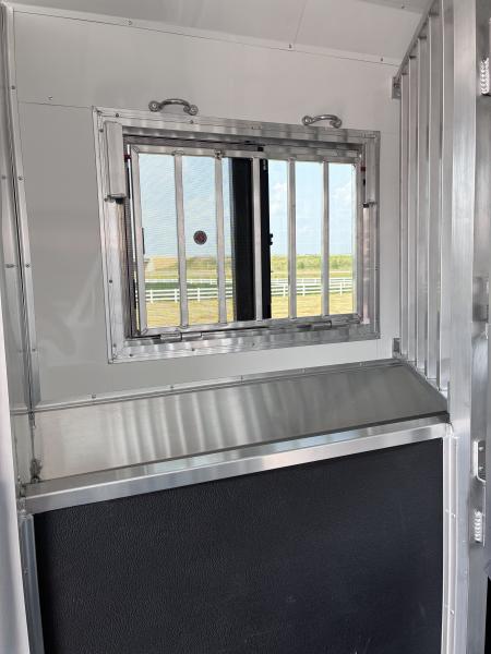 New 2027 SMC Patriot 3H 9'LQ Horse Trailer