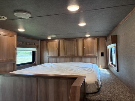 New 2027 SMC Patriot 3H 9'LQ Horse Trailer