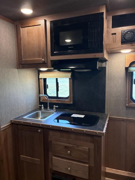 New 2027 SMC Patriot 3H 9'LQ Horse Trailer