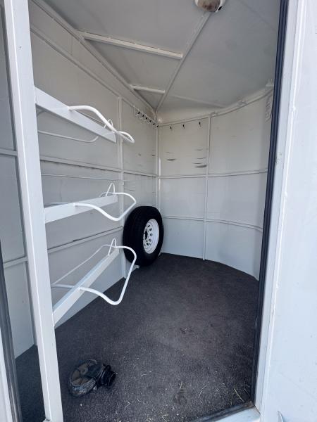 Consignment 2000 Trails West 3H Horse Trailer