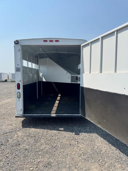 Consignment 2000 Trails West 3H Horse Trailer