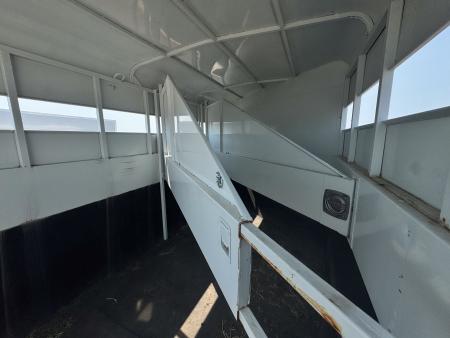 Consignment 2000 Trails West 3H Horse Trailer