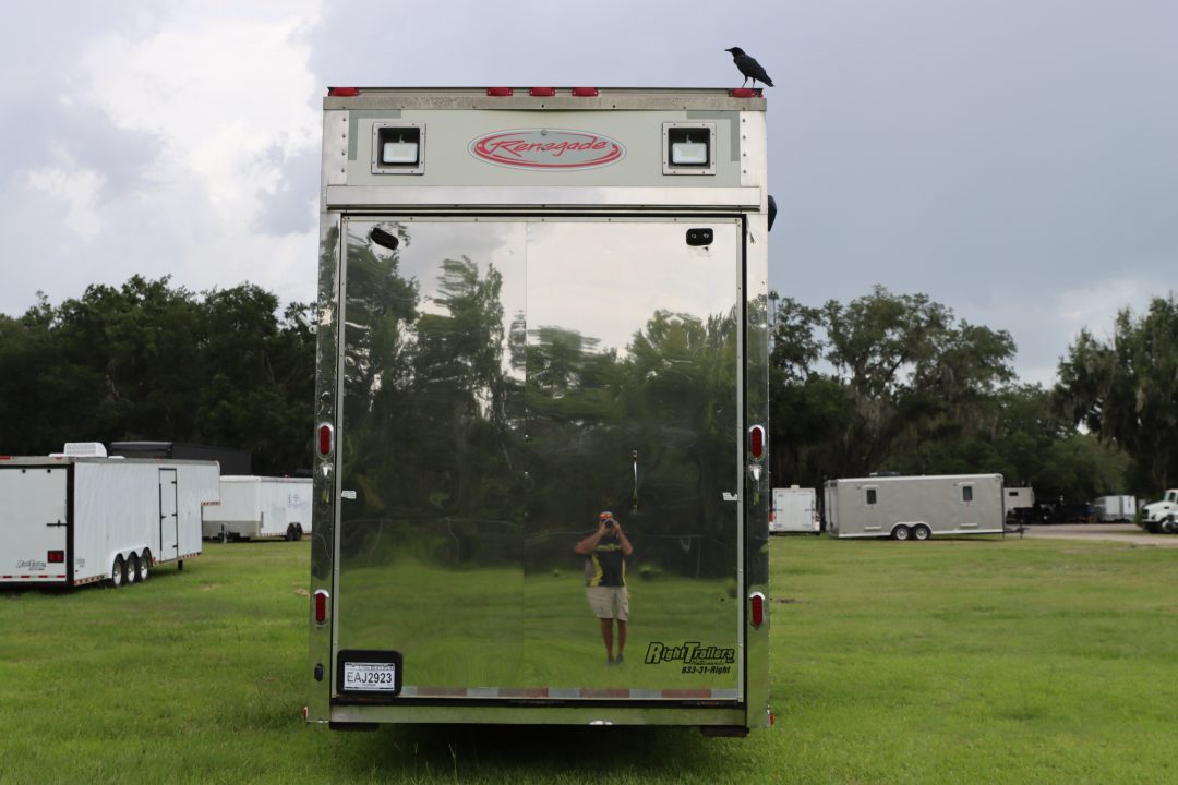 Used 2003 8.5X32 Renegade Stacker
