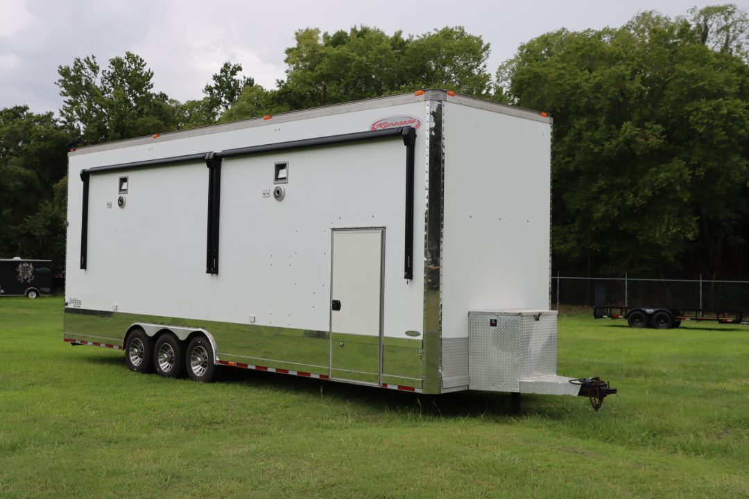 Used 2003 8.5X32 Renegade Stacker