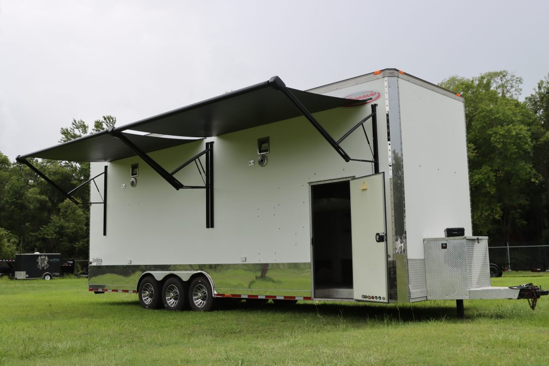 Used 2003 8.5X32 Renegade Stacker