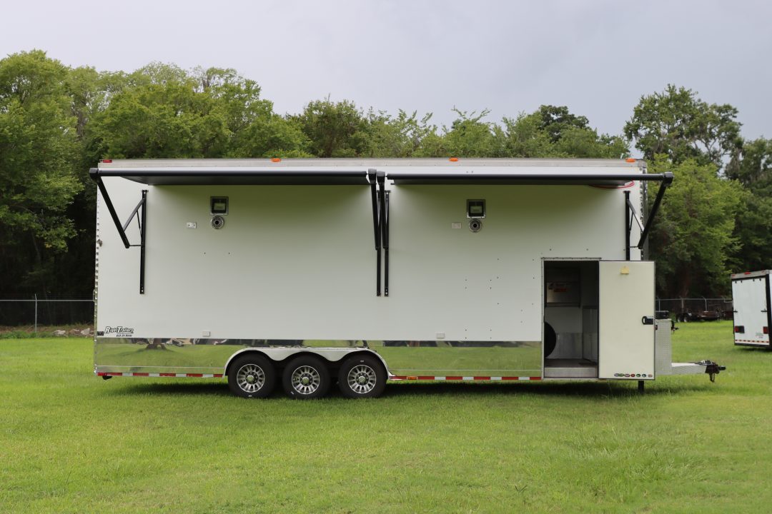 Used 2003 8.5X32 Renegade Stacker