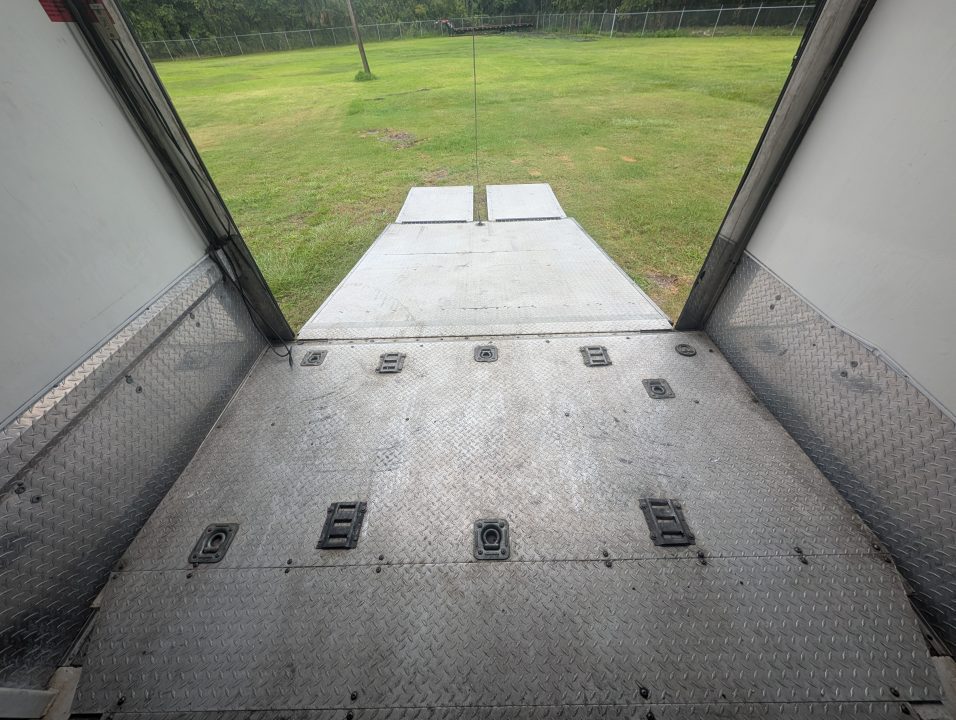 Used 2003 8.5X32 Renegade Stacker