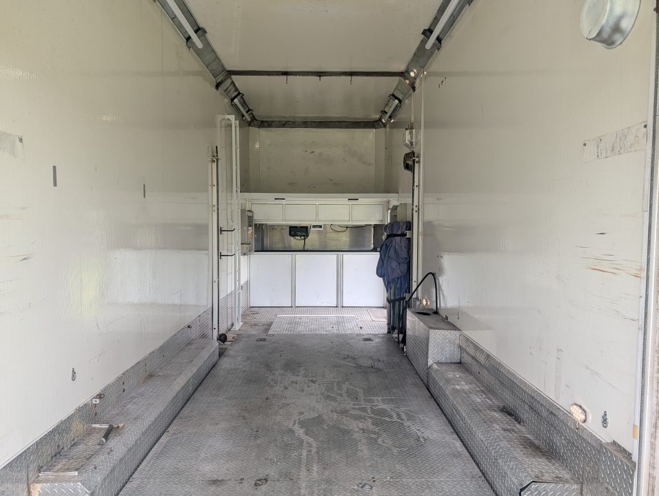 Used 2003 8.5X32 Renegade Stacker