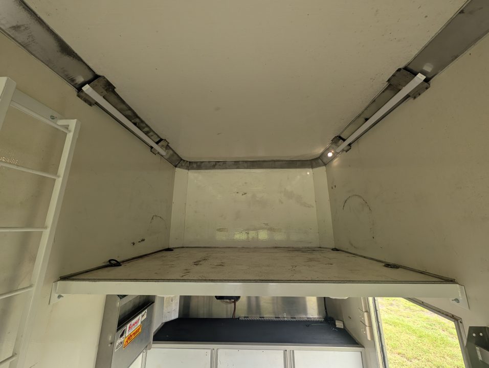 Used 2003 8.5X32 Renegade Stacker