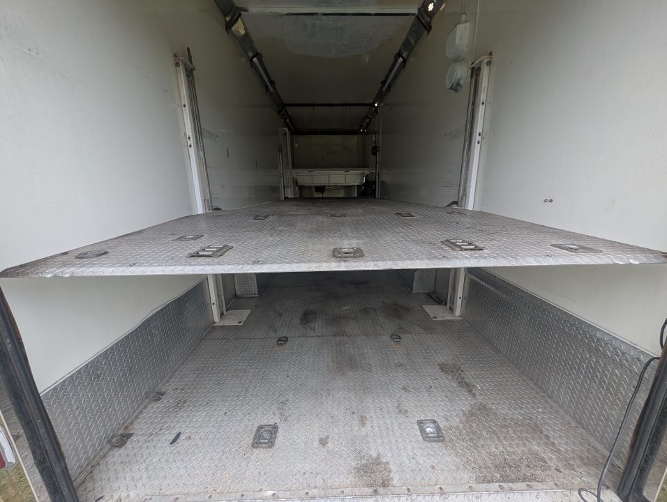 Used 2003 8.5X32 Renegade Stacker