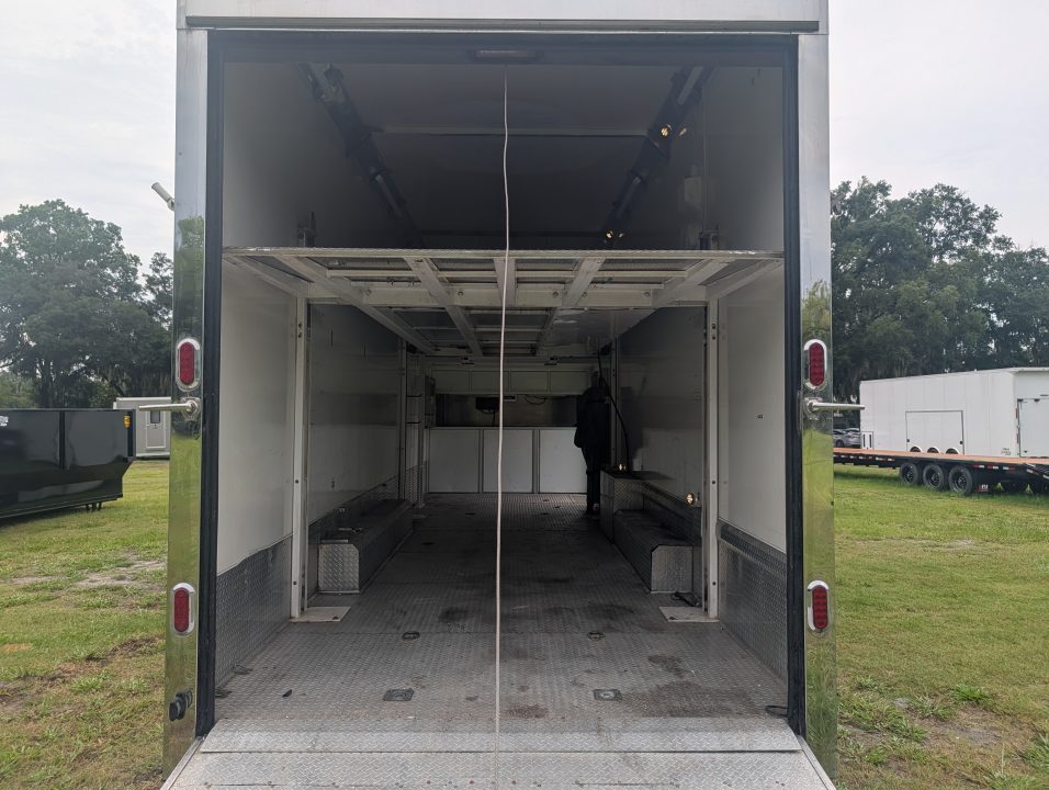 Used 2003 8.5X32 Renegade Stacker