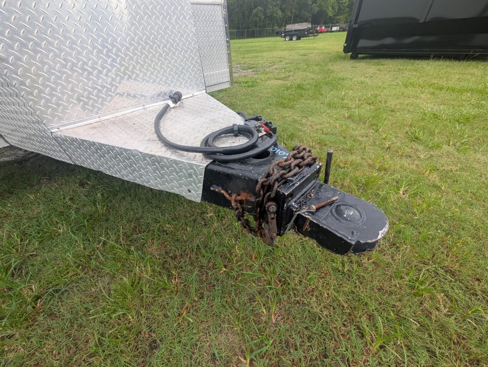 Used 2003 8.5X32 Renegade Stacker