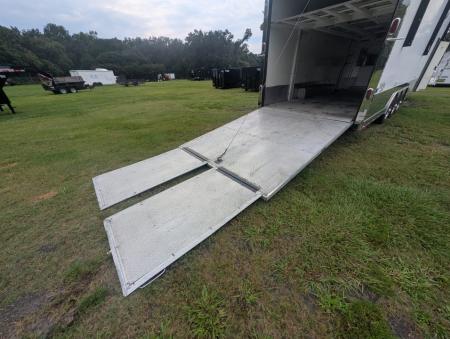 Used 2003 8.5X32 Renegade Stacker