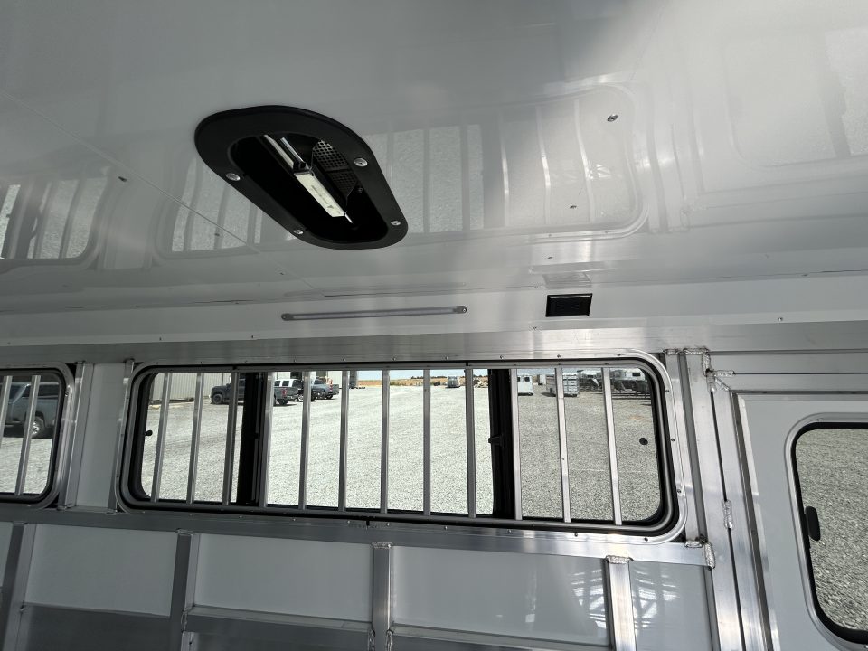 New 2027 Sundowner Showman GT 2723