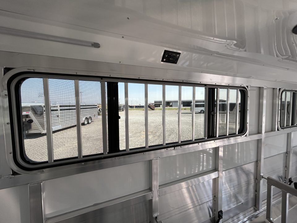 New 2027 Sundowner Showman GT 2724