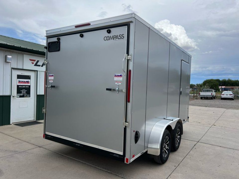 2027 Compass Indigo DLX photo 4