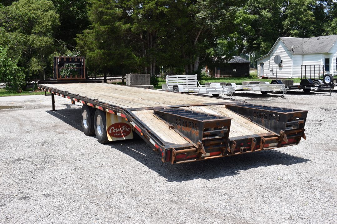 Used 2017 CornPro 28+5 GN 12K Flatbed Trailer