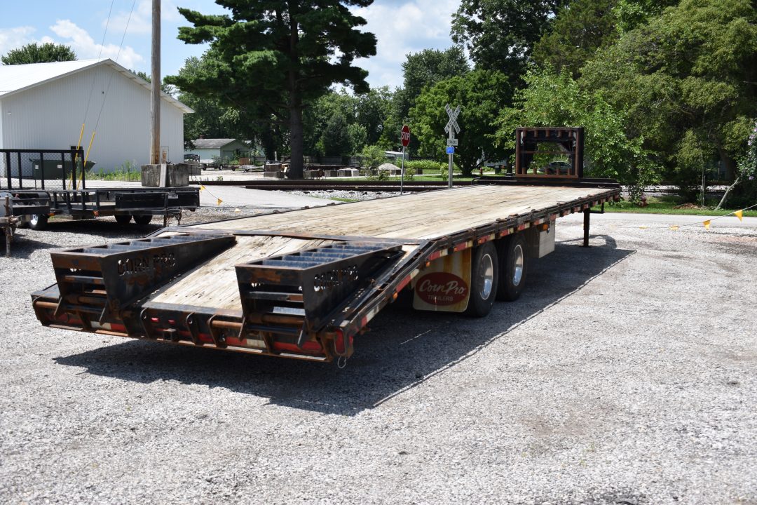 Used 2017 CornPro 28+5 GN 12K Flatbed Trailer