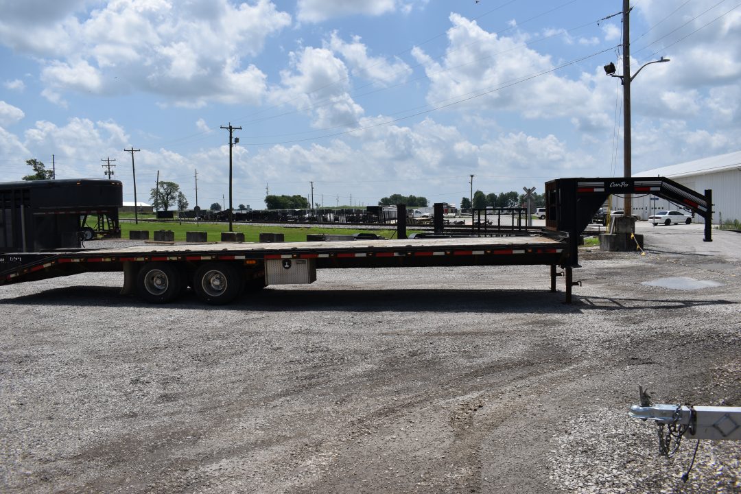 Used 2017 CornPro 28+5 GN 12K Flatbed Trailer