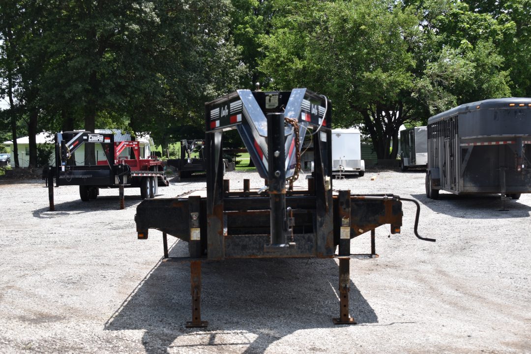 Used 2017 CornPro 28+5 GN 12K Flatbed Trailer