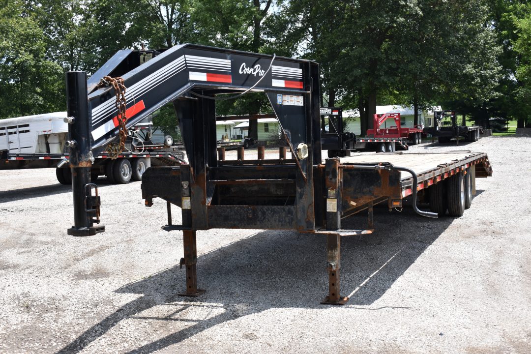 Used 2017 CornPro 28+5 GN 12K Flatbed Trailer