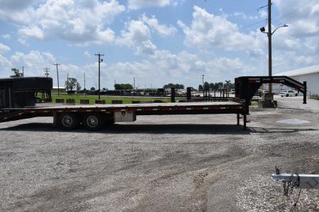 Used 2017 CornPro 28+5 GN 12K Flatbed Trailer