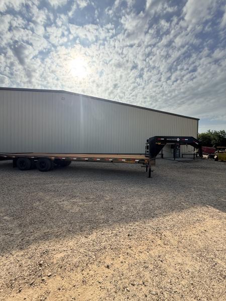 New 2027 Diamond T 102 in x 32 ft Dual Tandem Flatdeck 240 GVWR 24000 lbs Maxx Ramps Flatbed Trailer