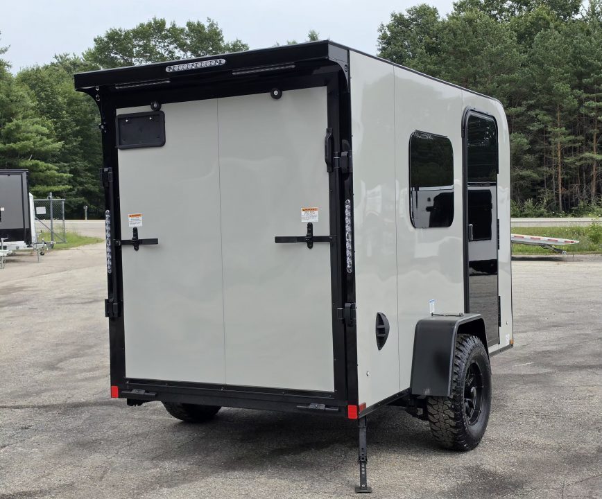 New 5.5 X 10 TENT TRAILER ENCLOSED FOLD OUT BUNK REAR RAMP DOOR 2027 CARGO MATE