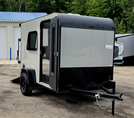New 5.5 X 10 TENT TRAILER ENCLOSED FOLD OUT BUNK REAR RAMP DOOR 2027 CARGO MATE