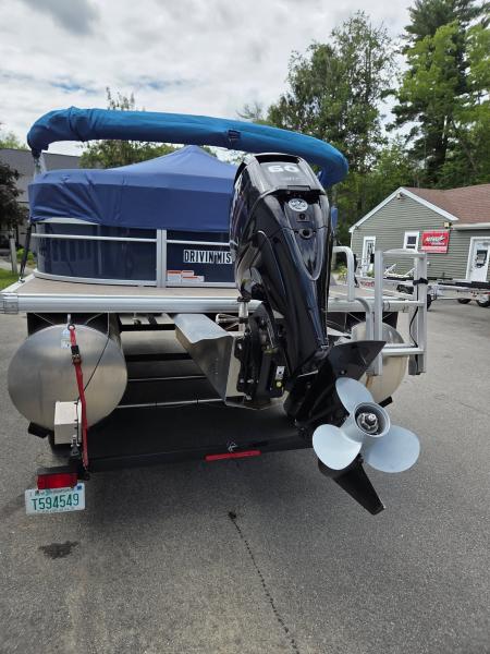Used 2019 Sun Tracker 20 foot dlx party barge Other Recreational Vehicle