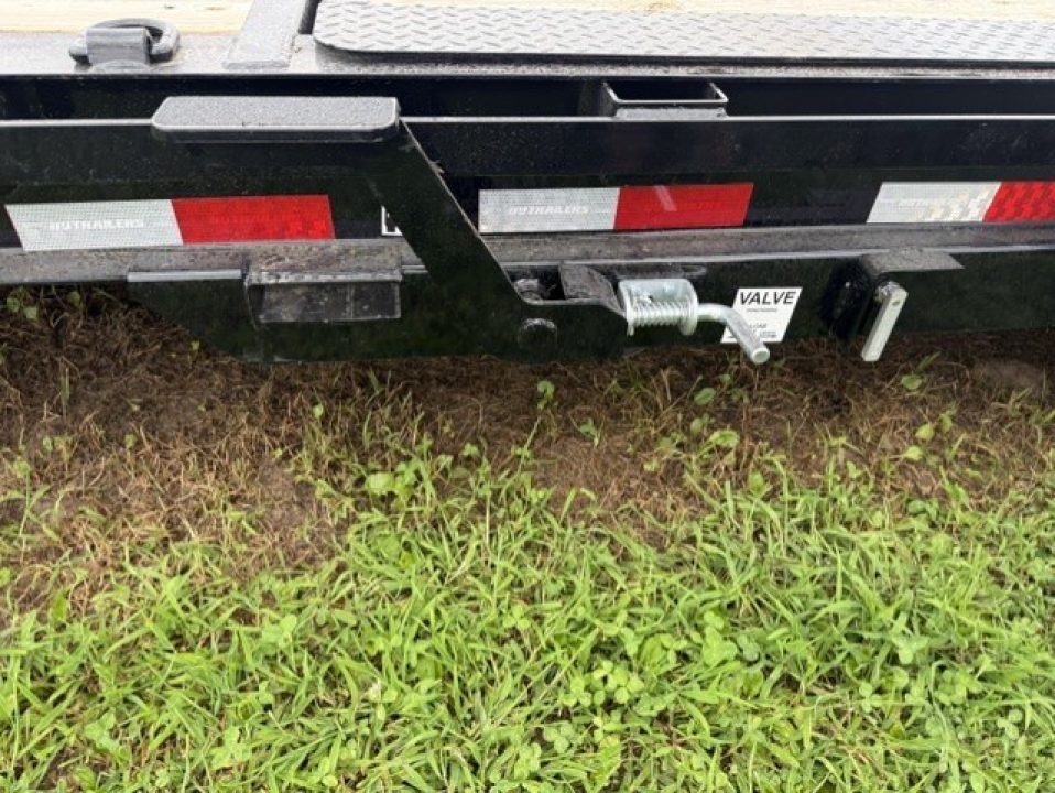 New 2027 PJ Trailers 83"X20 TY (16+4) Tilt Trailer