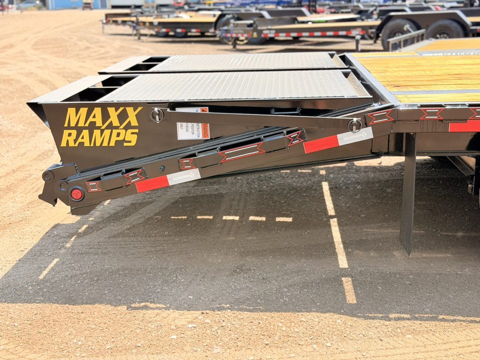 New 2026 Diamond T 8.5-25 Gooseneck Deckover Equipment Hauler (GVWR?)