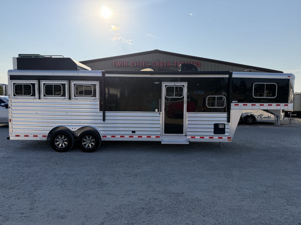Used 2018 Elite 3 Horse Gooseneck 11' Living Quarters Horse Trailer