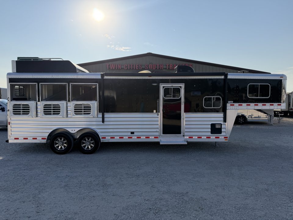 Used 2018 Elite 3 Horse Gooseneck 11' Living Quarters Horse Trailer