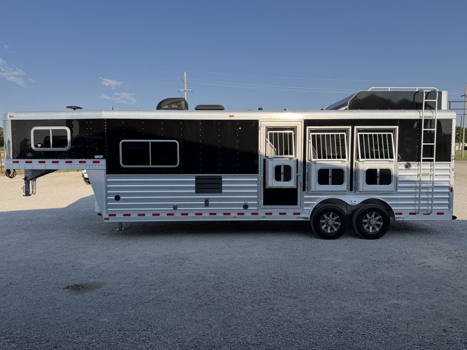 Used 2018 Elite 3 Horse Gooseneck 11' Living Quarters Horse Trailer