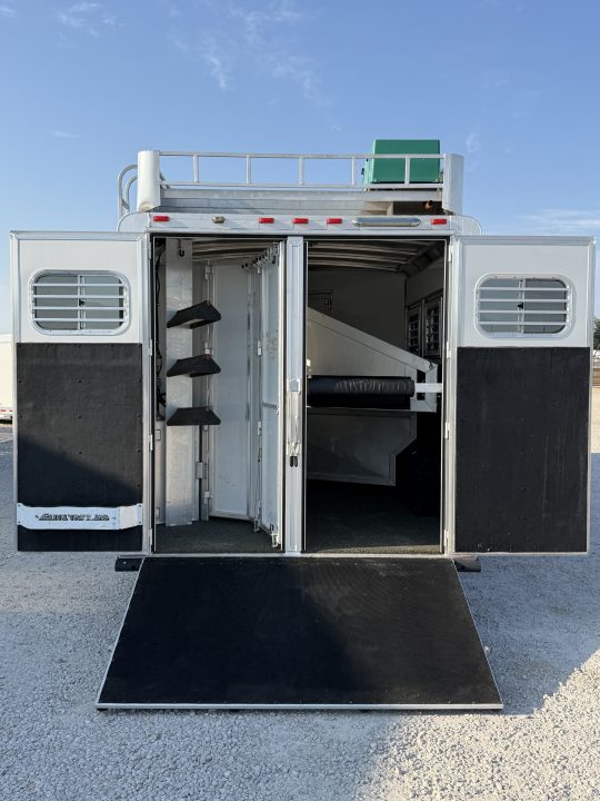Used 2018 Elite 3 Horse Gooseneck 11' Living Quarters Horse Trailer