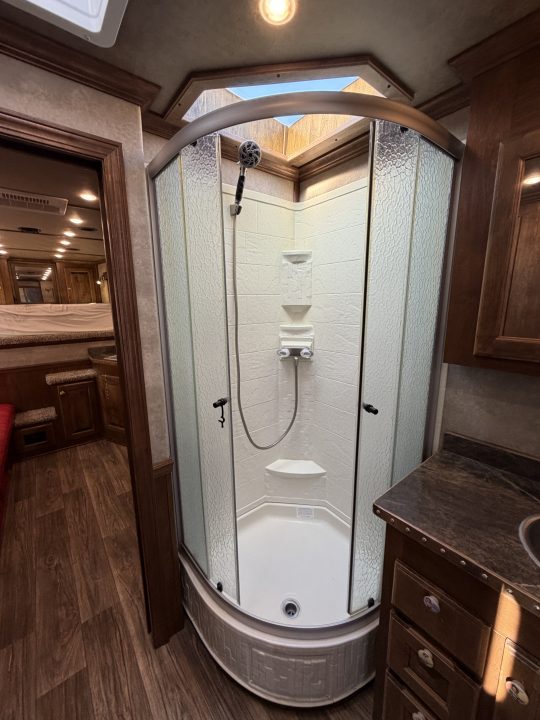 Used 2018 Elite 3 Horse Gooseneck 11' Living Quarters Horse Trailer