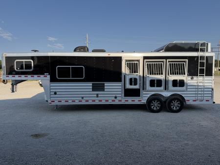 Used 2018 Elite 3 Horse Gooseneck 11' Living Quarters Horse Trailer