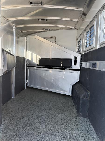 Used 2018 Elite 3 Horse Gooseneck 11' Living Quarters Horse Trailer