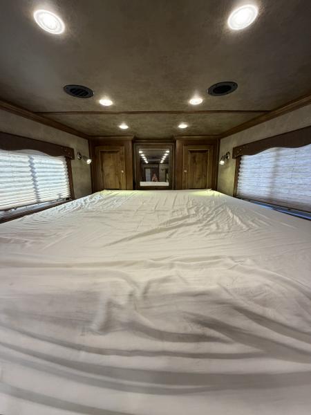Used 2018 Elite 3 Horse Gooseneck 11' Living Quarters Horse Trailer